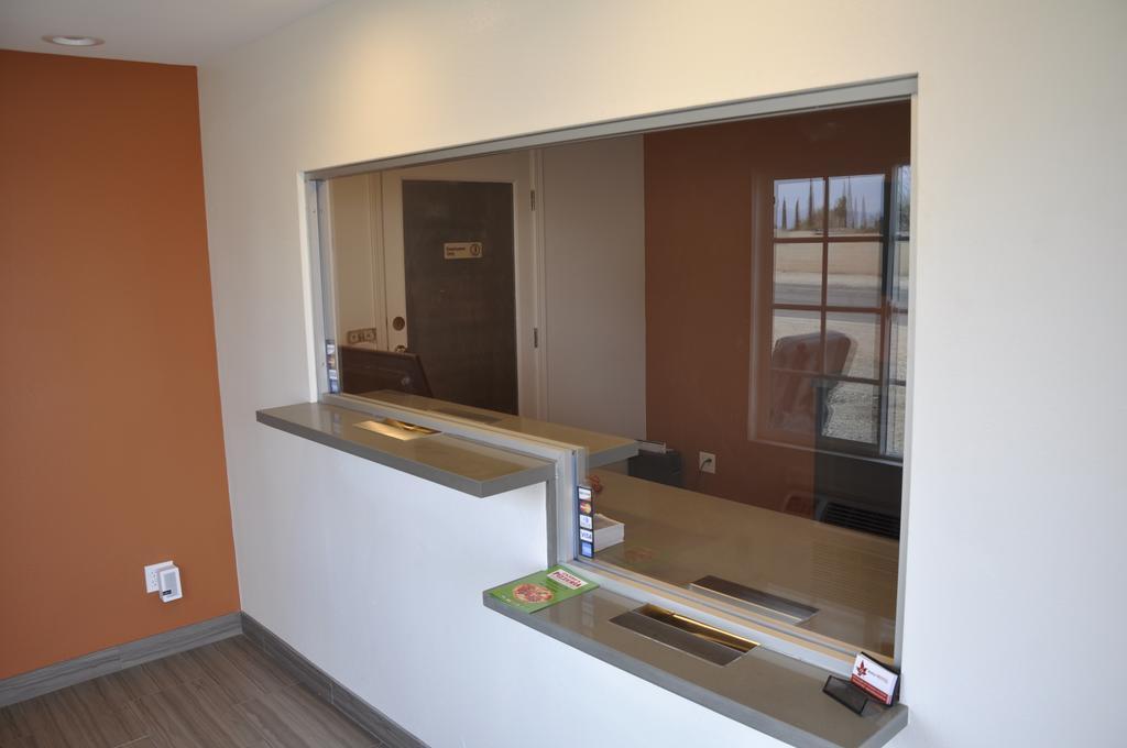 Motel 6 Maple/Main Hesperia Extérieur photo