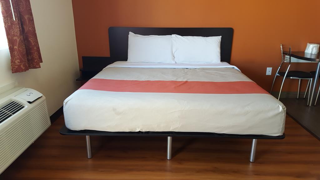 Motel 6 Maple/Main Hesperia Extérieur photo